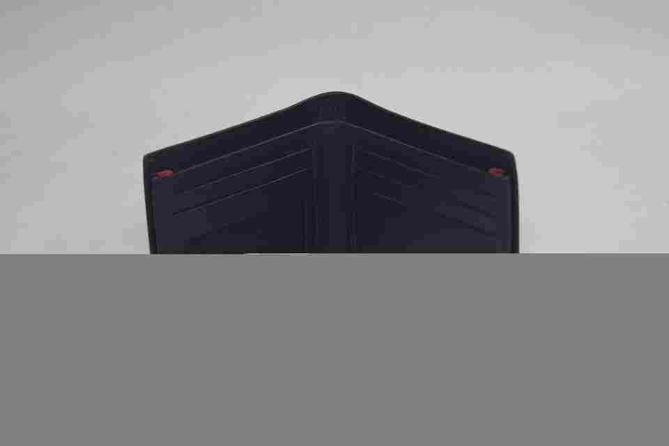 Double Compartment 4-Slot Mens Leather Wallet